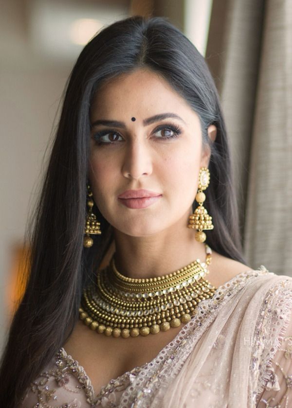 indian beauty actress Katrina Kaif Photo, Indian Woman, Katrina Kaif, Desi Beauty, Net Worth, Beauty Women, Lehenga, Gold Jewelry, Most Beautiful