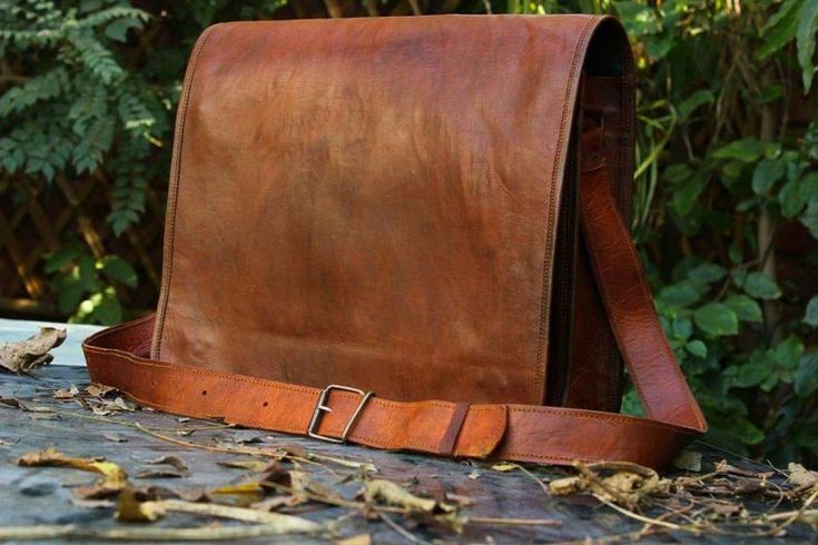 Brown Messenger Bag, Leather Messenger Bag Laptop, Leather Messenger Bag Men, Bag College, Leather Bag Pattern, Diy Leather Bag, Laptop Messenger Bags, Laptop Shoulder Bag, College Bags