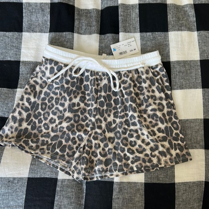 Nwt Cherish Pajama Shorts. Soft And Lightweight Leopard Print Thermal Pajama Shorts. Size Small. Perfect For Year Round Use! These Will Be Your New Favorite! Sweat Set Outfits, Cute Christmas Pajamas, Outfit Inspo Casual, Fits Clothes, Lazy Outfits, Cute Preppy Outfits, Cute Everyday Outfits, Cute Simple Outfits, Outfit Inspo Fall