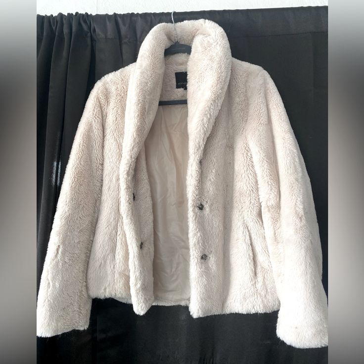 Ivory Faux Fur Jacket - S Weatherproof Brand Has Pockets Excellent Condition, Great Fit, Cozy, Warm, Stylish One Of My Favorite Pieces In My Closet But Purchased Late Last Winter And Spent This Winter In Florida So It Sat Unworn In My Closet And I’m Only Selling Because I Decided To Move To Florida And Won’t Need Fur Coats In The Land Of Forever Summer Lol. Cream Outerwear With Faux Fur Lining For Work, Cream Long Sleeve Outerwear With Faux Fur Trim, White Fur Coat For Work, White Long-sleeved Fur Coat For Work, White Long Sleeve Fur Coat For Work, Cream Faux Fur Outerwear With Trim, Cream Faux Fur Outerwear With Fur Trim, Cream Faux Fur Trim Outerwear, Chic Cream Outerwear For Cold Weather