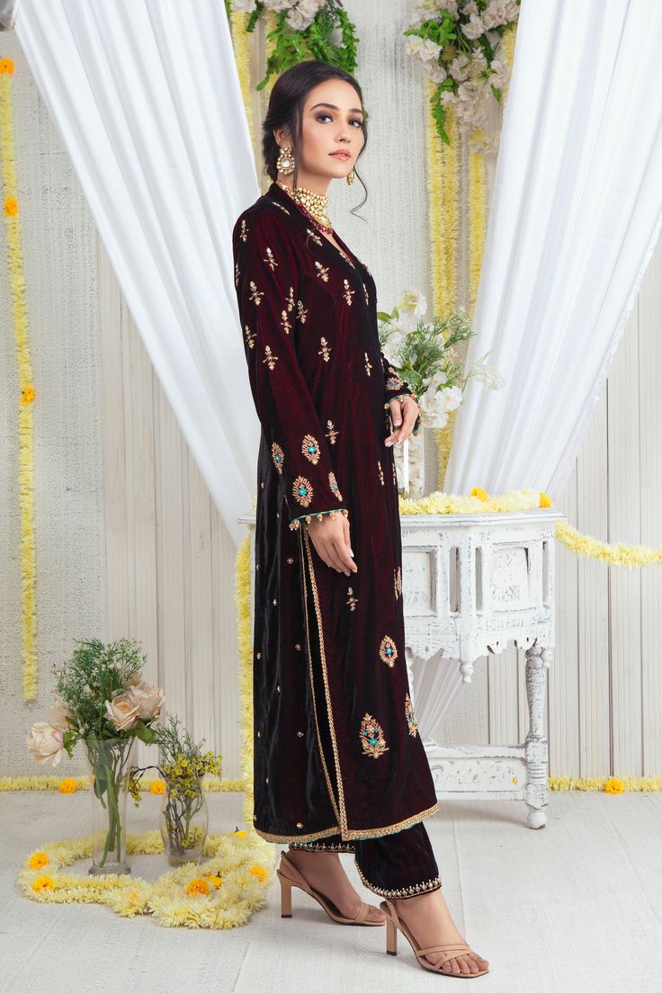 Tikki Design, Maroon Dupatta, Velvet Pant, Resham Work, Designer Punjabi Suits, Designer Outfit, Maroon Shirts, Pakistani Wedding Outfits, Desi Clothes