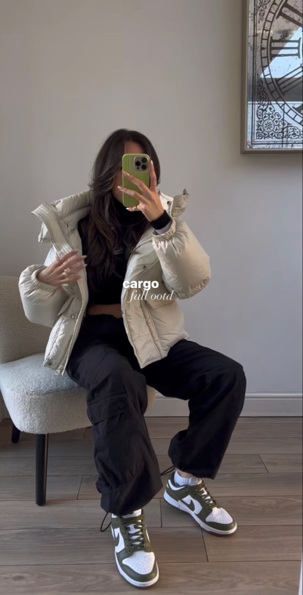 Dunk Style Woman, Olive Aura Dunks Outfit, Women Low Dunk Outfit, Nike Dunk Winter Outfit, Black Nike Dunks High Outfit, Olive Green Nike Dunks Outfit, Olive Dunks Outfit Women, Styling Dunks For Women, Khaki Dunks Outfit