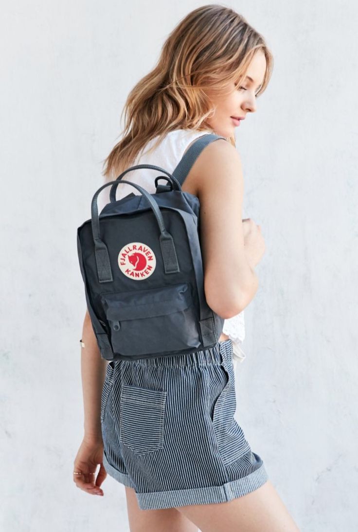 Fjallraven Kanken mini backpack in the color Graphite Mochila Fjallraven Kanken, Fjallraven Kanken Mini, Kanken Mini, Mode Design, Kanken Backpack, Looks Style, Fjallraven Kanken, Mini Backpack, Backpack Purse