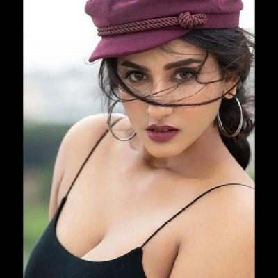 Vishnu Priya, Pori Moni, Yoga Steps, Desi Models, Heart Sketch, Beautiful Bra, Disha Patani, Beauty Images, Sonam Kapoor