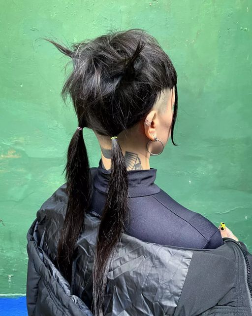 Alternative Hair Shaved Sides, Shaved Sides Long Hair, Mullet Styling, Shaved Sides With Bangs, Mullet With Shaved Sides, Nape Undercut, Great Haircuts, Hair Inspiration Short, Haircut Inspiration