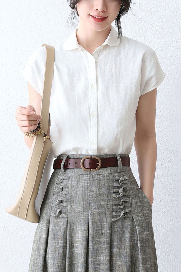 Feminine Button Up Shirts, Casual Button Up Shirt Outfit Women, Button Up Shirts Women, Wishlist 2022, Asian Clothing, Feminine Casual, Linen Tops, Black Tees, Linen Top Women