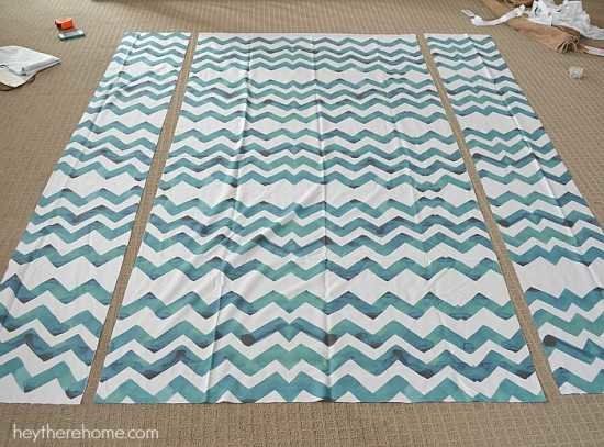 three pieces of paper are laid out on the floor to make a zigzag pattern