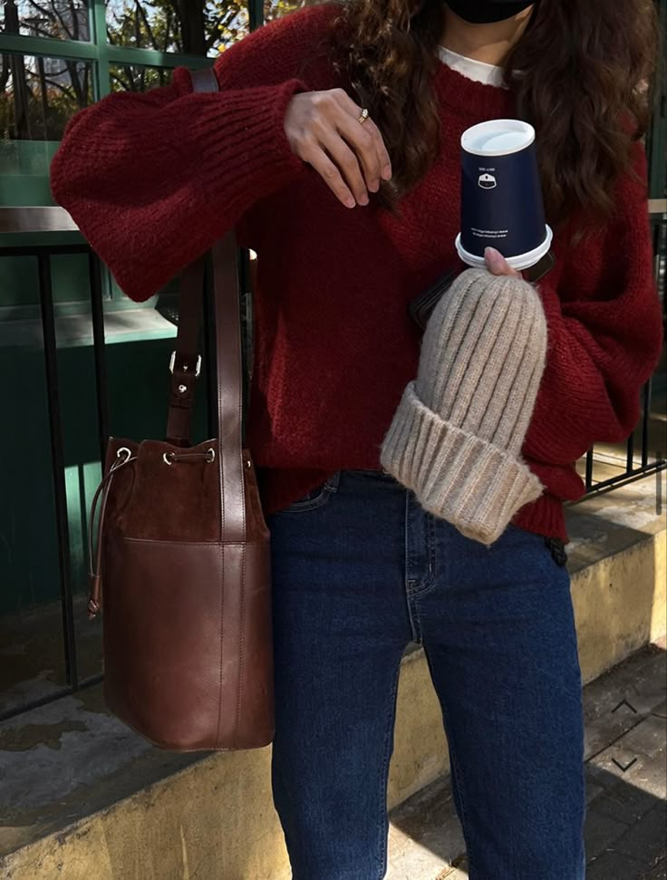 Burgundy Sweater Outfit, Red Sweater Outfit, Burgundy Aesthetic, Fall Aesthetic Outfit, Christmas Outfit Ideas, Autumn Fits, Sweater Outfit, Burgundy Sweater, Red Sweater