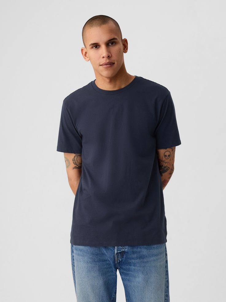 Soft cotton jersey T-shirt.  Crewneck.  Short sleeves.  Standard fit.  Slim through the chest and shoulders.  Hits at the hip.  Colin in black, blue) is 6'2"/188cm with 32"/81cm waist and 32"/81cm inseam wearing regular Gap Gap Cotton T-shirt With Crew Neck, Gap Casual Relaxed Fit T-shirt, Navy Relaxed Fit Short Sleeve T-shirt, Gap Everyday Crew Neck T-shirt, Navy Short Sleeve Relaxed Fit T-shirt, Navy Cotton T-shirt With Crew Neck, Navy Cotton Crew Neck T-shirt, Gap Short Sleeve T-shirt For Streetwear, Gap Cotton Short Sleeve Tops