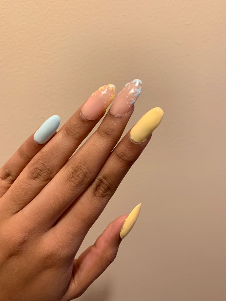 Blue And Yellow Nail Designs, Blue Yellow Nails, Blue And Yellow Nails, Nail Inspo Blue, Yellow Nails Design, Baby Blue Nails, Nails Yellow, Light Nails, Yellow Nails