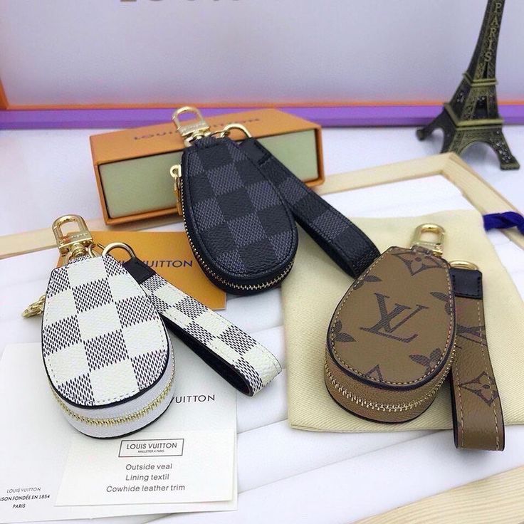 Size: Standard Size It comes with Dust box, Care manual, Tag, and Paper bag. Louis Vuitton Key Holder, Pouch Craft, Louis Vuitton Keychain, Louis Vuitton Key Pouch, Lv Logo, Purse Crafts, Car Key Holder, Classic Monogram, Key Pouch