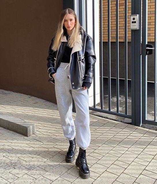 Jogger And Boots Outfits, Jogger Boots Outfit, Sweatpants Boots Outfits, Jogger Pants And Boots Outfit, Boots With Joggers Outfit, Sweatpants Outfit With Boots, Boots And Joggers Outfit, Jogger Pants Outfit Mujer, Sweats And Boots Outfit