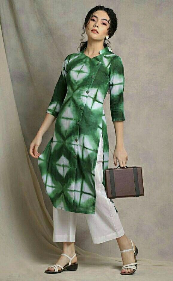 Shibori Clothing, Asymmetric Kurta, Tie Dye Patterns Diy, Printed Kurtis, Lawn Dresses, Kurta Palazzo Set, Shibori Fabric, Long Kurta, Handmade Buttons