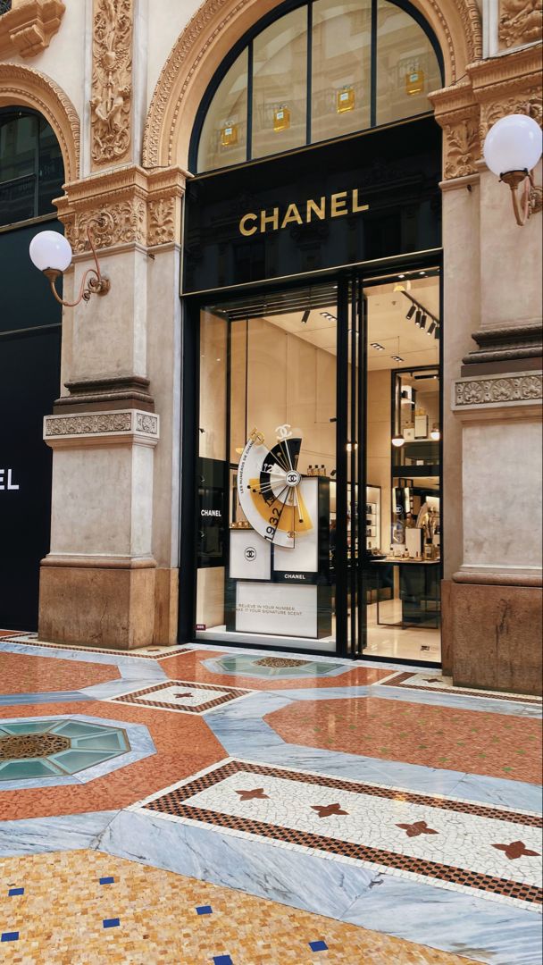 Chanel Company Building, Chanel Aesthetic Store, Chanel Store Aesthetic, Chanel Store Paris, Chanel Building, Chanel Bag Aesthetic, Channel Store, Luxury Retail Store, France Wallpaper