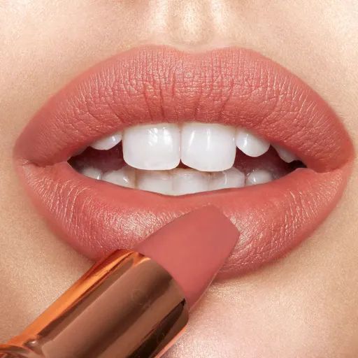 super-you-fair-model Peach Nude Lipstick, Warm Pink Lipstick, Lipstick Charlotte Tilbury, Charlotte Tillbury, Neutral Lip, Matte Nude Lipstick, Hot Lipstick, Peach Lipstick, Coral Lipstick