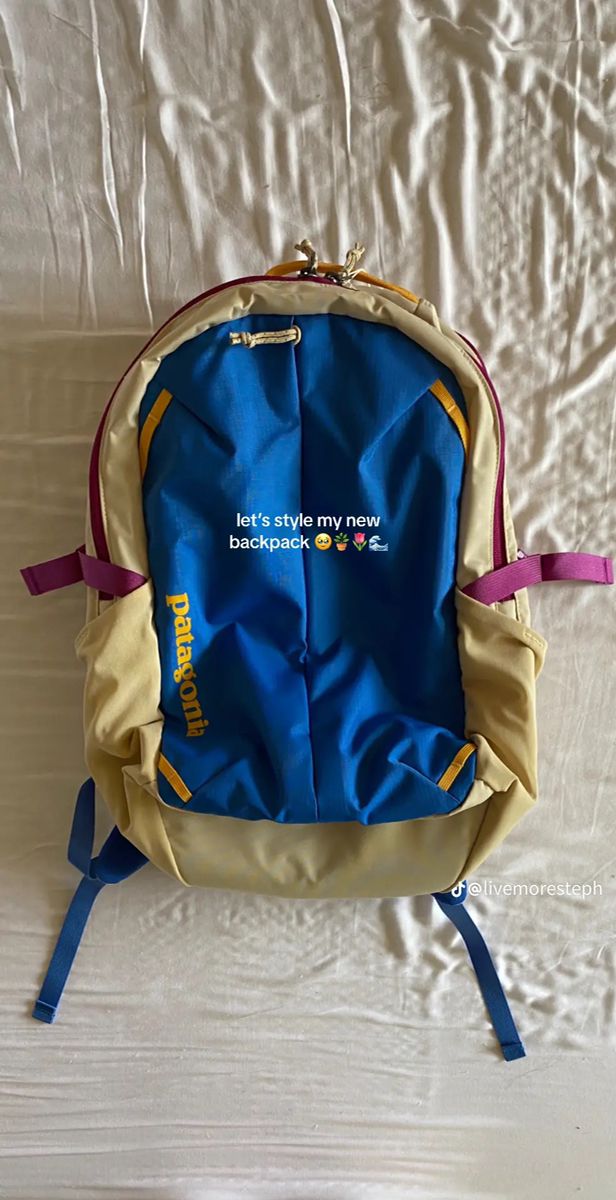 Aesthetic Travel Backpack, Sac A Dos Aesthetic, Granola Girl Backpack, Granola Backpack, Backpack Inspo School, Rucksack Aesthetic, College Backpack Aesthetic, School Backpacks Aesthetic, Bookbag Aesthetic