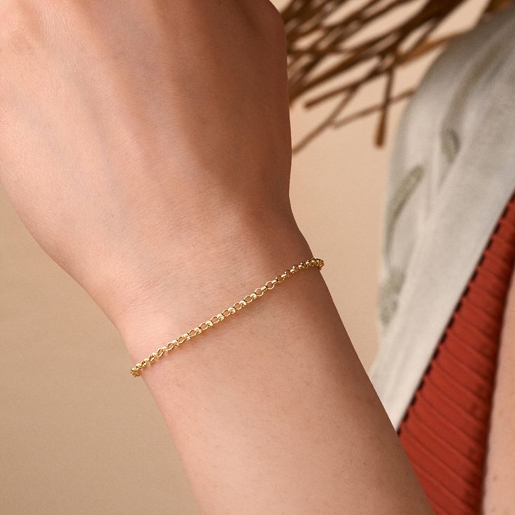 "Simple chain bracelet offers an extremely stylish look with its design. Due to its simple and elegant design, this necklace has a feature that can be presented as a gift for everyone. SIMPLE*CHAIN*BRACELET ‣ 2 Years Warranty ‣ Free Express International Shipping ‣ Free returns within 30 days from the order date Features * Made to Order. * Material: Solid Gold (real solid gold, no gold-filled or no gold plated material) * Gold KT: 14K * Available Gold Color: Yellow Gold, Rose Gold, White Gold * Real Gold Bracelet, Nature Friendly, Gold Armband, Solid Gold Chains, White Gold Chains, Handcrafted Bracelets, Gold Box, Gold Bracelet Chain, 14k Gold Ring