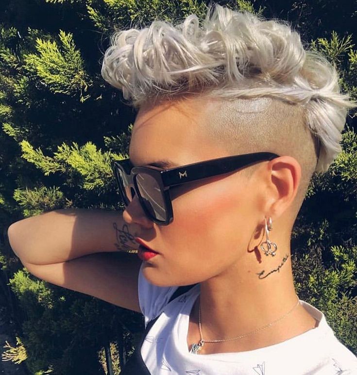 360 Undercut Women Short Hair, Funky Undercut Hairstyles, Pixie Haircut Undercut Shaved Sides, Short Haircut With Undercut, Sick Hairstyles, Medium Undercut, Nothing But Pixies, Undercut Styles, Shaved Undercut