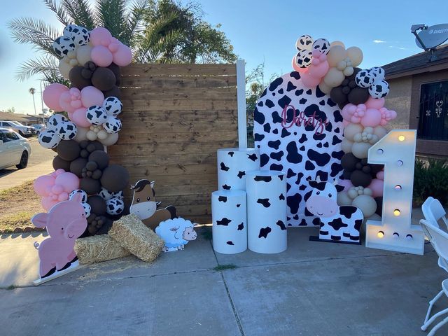 some balloons and decorations are on the ground