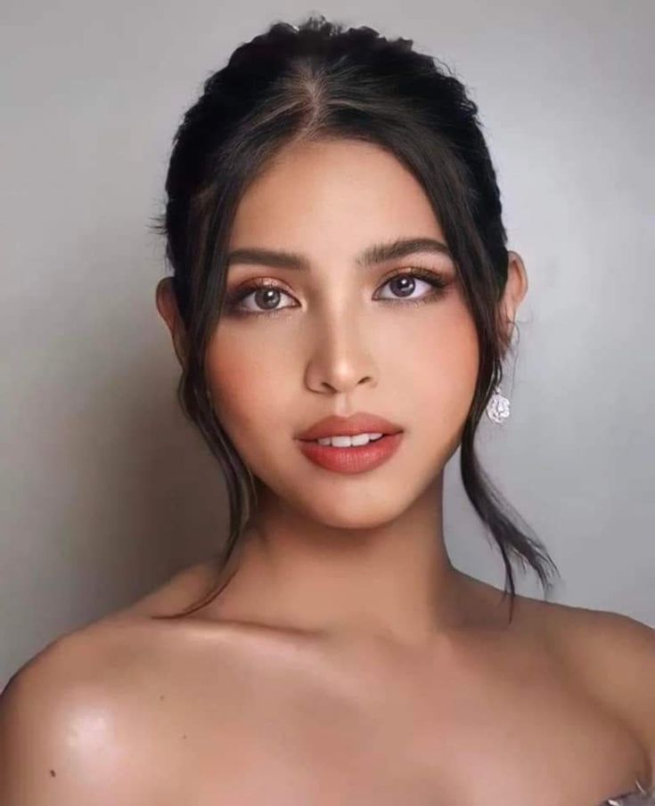 Maine Mendoza, Gma Network, Alden Richards, Prom Eye Makeup, Metro Manila, Mendoza, Eye Makeup, Maine, Prom