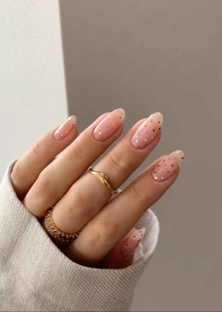 @@isabelmaynails Long Nude Nails, Nude Nails With Gold, Nude Nails Ideas, Easy Nail Art Ideas, Neutral Nail Art, Nye Nails, Chic Manicure, White Tip Nails, Maroon Nails