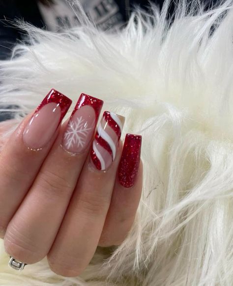 Red Nail Inspo Christmas, Christmas Nails Ideas Square, Nails Design Ideas Christmas, Red Christmas Nails Winter Square, Christmas Nail Art Square, Christmas Nails For 11 Yrs Old, Square French Christmas Nails, Candy Cane Square Nails, Christmas Acrylics Coffin