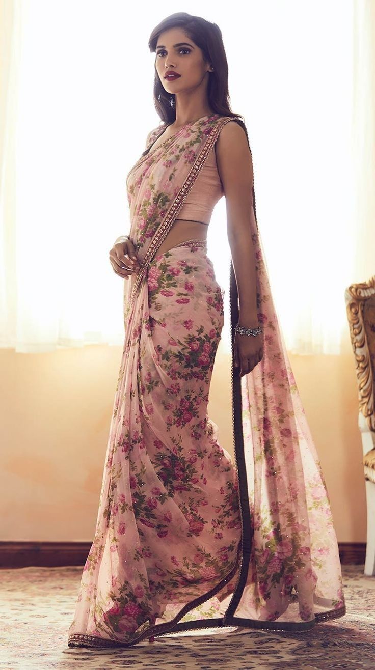 Floral pink.. Georgette Chique Outfit, Floral Print Sarees, Modern Saree, Salwar Kamiz, Sonakshi Sinha, Patiala Salwar, Indian Woman, Saree Blouses, Ghagra Choli