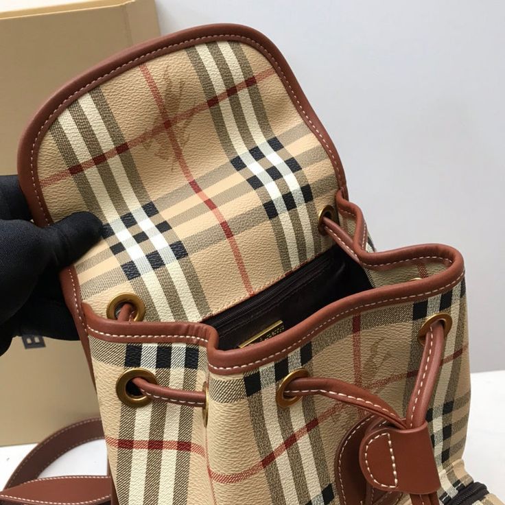 BBR Bags - ENT - 578 Most of the bags comes with complete box; A+ Excellent Quality; Contact us if you've any questions in your mind. Designer Handbag, Luxe Fashion, Sierra Leone, Luxury Vintage, Luxury Women, Burberry Bag, New Bag, Bottega Veneta, Exclusive Designs