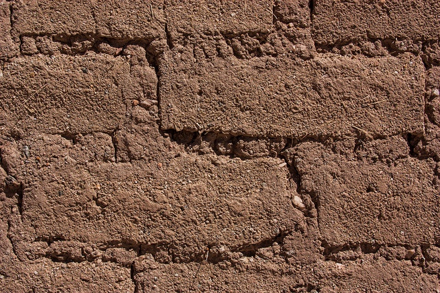 an old brick wall with small cracks in it