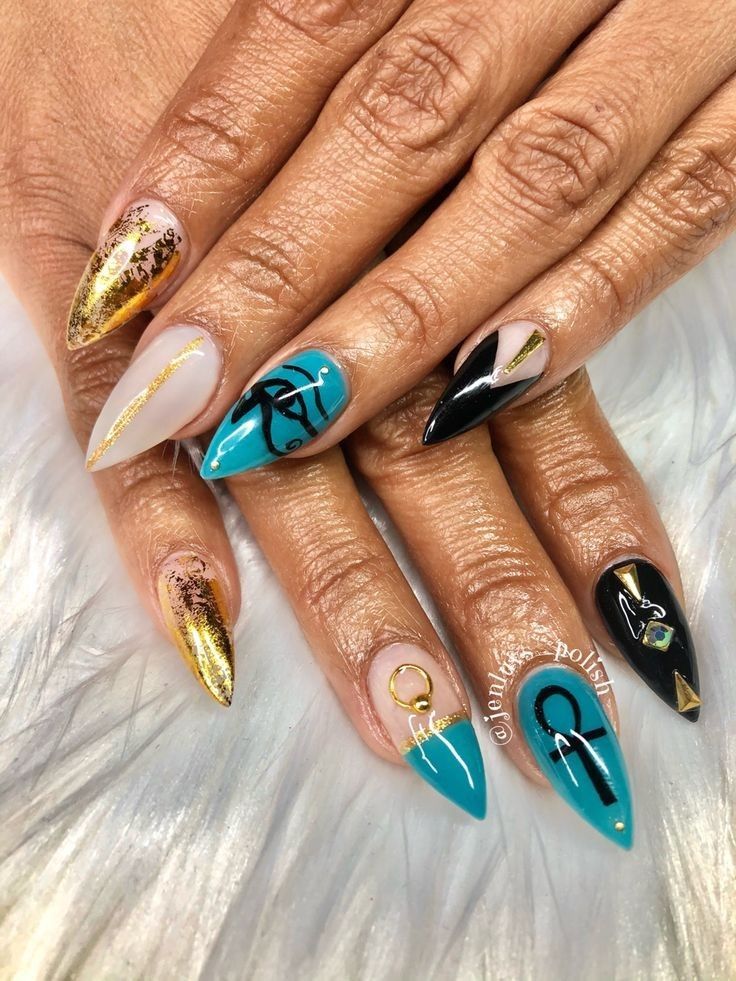 Nails ideas Egyptian Nails Cleopatra, Nails For Egypt Trip, Cleopatra Nails Ideas, Ankh Nail Design, Eye Of Horus Nails, Egyptian Inspired Nails, Egypt Nail Art, Egypt Inspired Nails, Cleopatra Nails Egypt