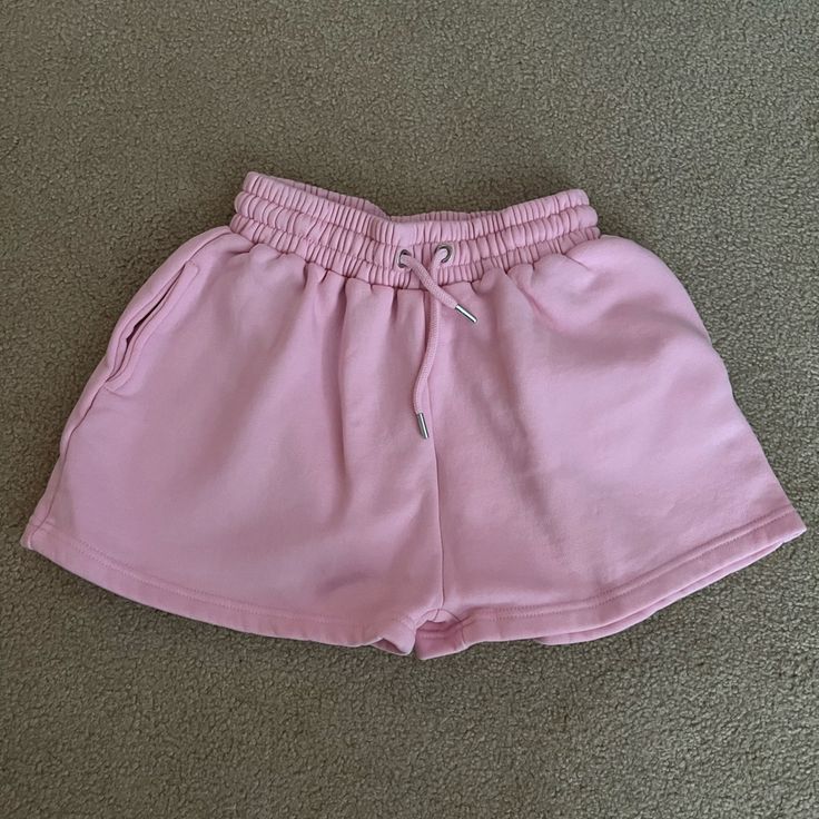 Size M, Brand New, Never Worn Basic Pink Cotton Bottoms, Comfortable Pink Bottoms With Drawstring, Comfortable Pink Drawstring Bottoms, Basic Summer Bottoms With Pockets, Basic Loungewear Shorts For Spring, Basic Bottoms For Leisure In Spring, Basic Leisure Bottoms For Spring, Basic Spring Leisure Bottoms, Comfortable Pink Short Bottoms