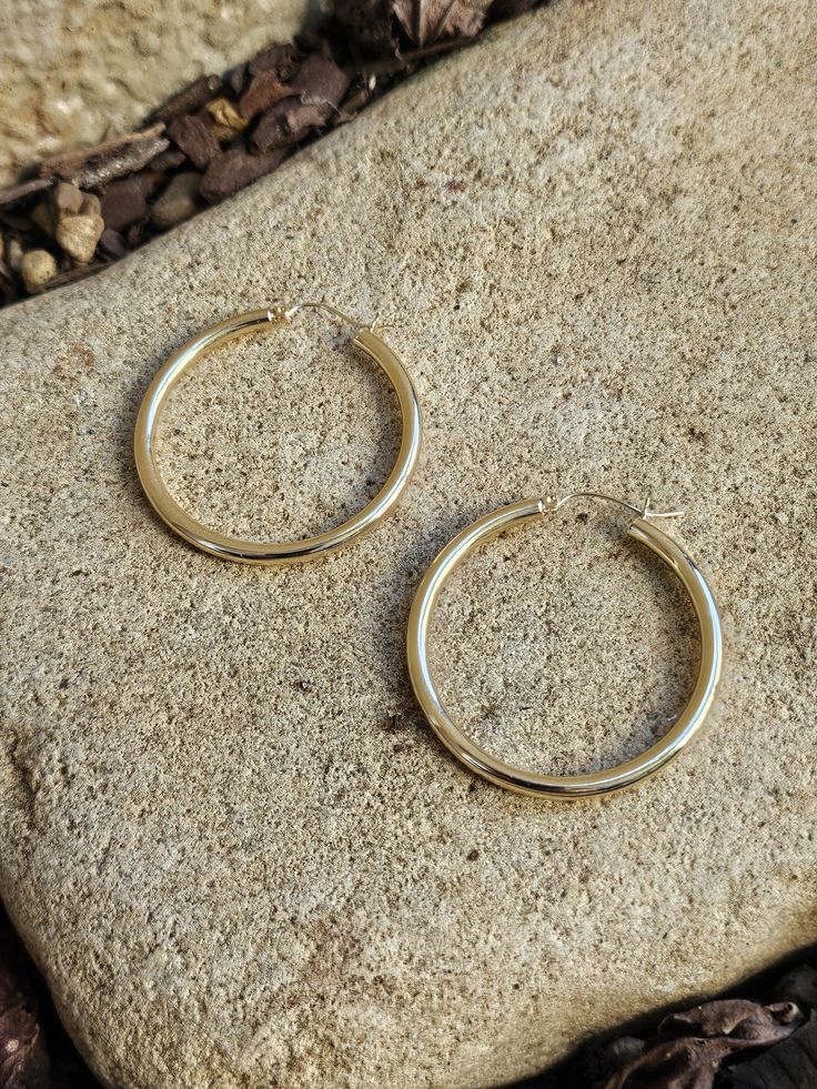 Circa 2000, a pair of 3.5mm x 47mm 14k yellow gold round tube hoop earrings. Weight is 6.0 grams. Stamped FS 14k on post. Condition is very good with fine scratches. Thanks for looking.    ERA - Circa 2000, Vintage METAL / MATERIAL - 14k yellow gold  MARKINGS  - Stamped FS 14k on post. SIZE / MEASUREMENTS -3.5mm x 47mm 14k yellow gold round tube hoop earrings. Weight is 6.0 grams. CONDITION - The overall condition is very good with fine scratches! A true representation of 2000s-era jewelry! VINTAGE/ANTIQUE/HANDMADE - This item is VINTAGE. Add this timeless piece to your estate collection, to your wardrobe to jazz up any outfit, or gift it to an admirer of all things vintage and heirloom. Thanks for looking! DISCLAIMER - *Please note that the majority of vintage and antique items will refle 2000s Era, Tube Hoop Earrings, Metal Material, Jewelry Earrings Hoops, Jewelry Vintage, Antique Items, Vintage Metal, Timeless Pieces, Favorite Jewelry