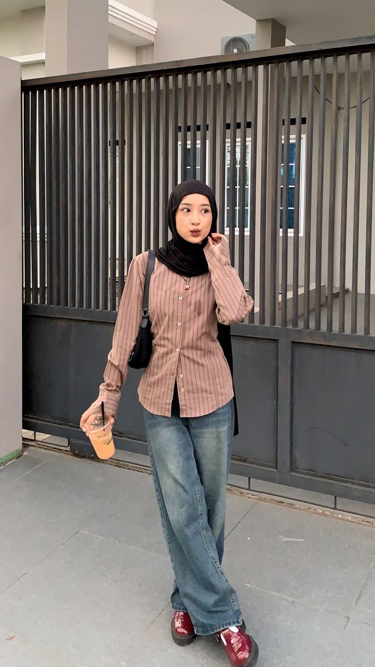 Hijab Outfit Inspo Casual, Fashion Inspo Hijab, Hijab Cute Outfit, Kemeja Outfit Hijab, Cool Hijab Outfit, Hijab With Dress, Pose Ideas Hijab, Hijab Inspo Outfit, Outfit Dress Hijab