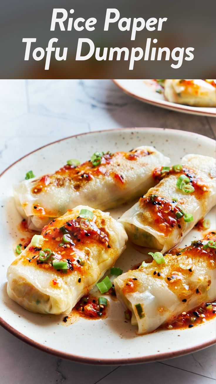 Rice paper tofu dumplings. Rice Paper Tofu, Tofu Dumplings, Sweet Chili Garlic Sauce, Easy Dumplings Recipe, Recipes Using Rice, Summer Rolls Recipe, Rice Paper Recipes, Vegan Dumplings, Vegan Rice