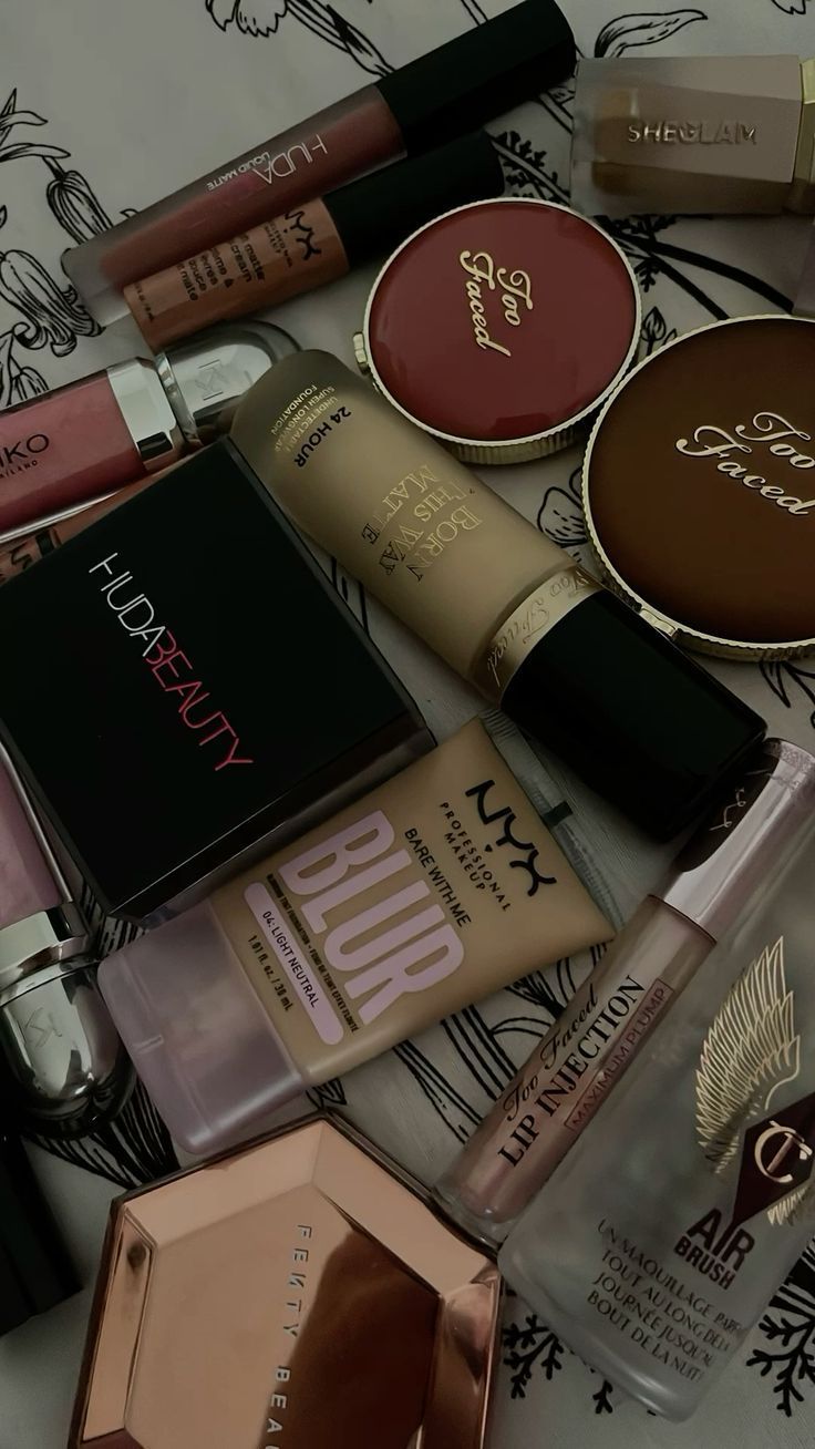 #follow #makeuplover #makeup #beautyblog #blogging #blogger #blog Makeup Collection Goals, Maquillage On Fleek, Airbrush Foundation, Makeup Bag Essentials, Make Up Inspiration, Gloss À Lèvres, Fancy Makeup, Makeup Needs, Makeup Obsession