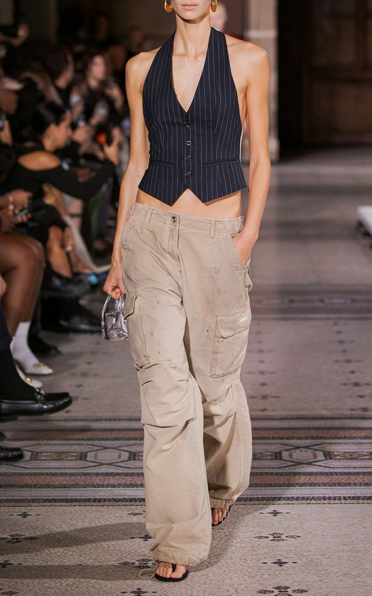 Ss2023 Runway, Ss2023 Fashion Trends, Ss23 Fashion Trends, Trend 2023 Fashion, Red Dress Design, Spring 2023 Ready To Wear, 2023 Ready To Wear, Wool Vest, Spring 2023