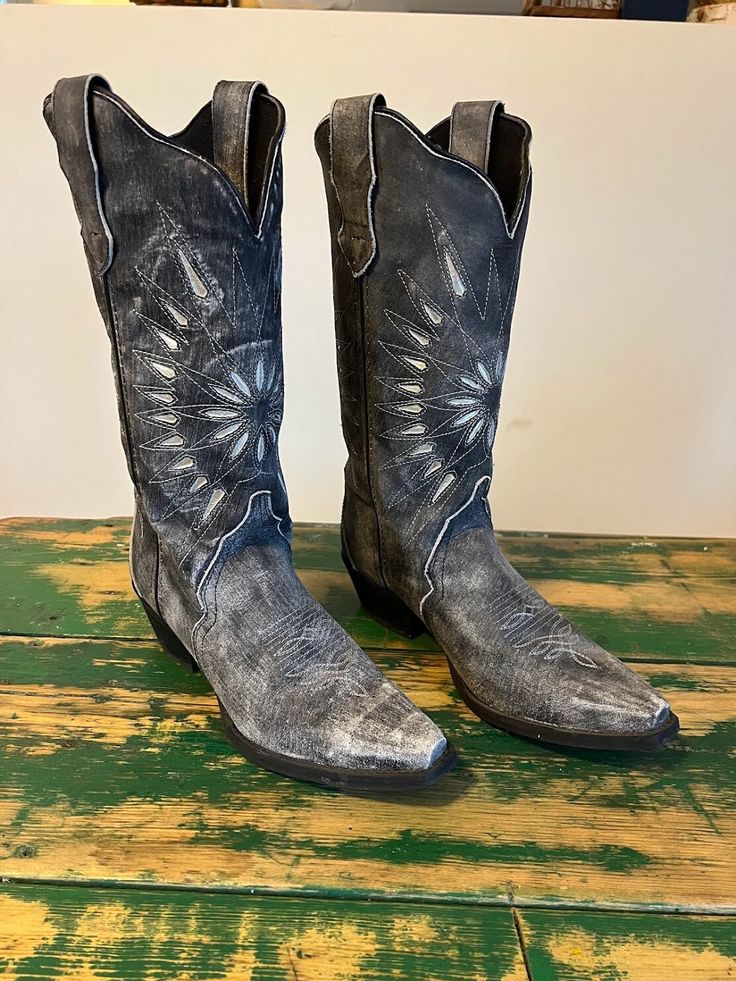 Collectible Laredo women's cowboy boots. They are leather upper with manmade soles. Size 7.5. In great condition with no damage. These boots are a dark grey with lots of white distressing. On the front and back of the shafts are starburst cut outs with silver leather showing through. These boots have snip toes. They measure 14" H total height. They have a 1.5" heel. They measure approx 10" heel to toe, measured from the side. 2 3/4" across the top of the foot. *ATTENTION* Please ask any question Western Distressed Boots With Snip Toe, Western Boots With Leather Sole For Festival, Western Style Boots With Leather Sole For Festivals, Rustic Distressed Boots With Snip Toe, Western Style Boots With Patina For Western-themed Events, Silver Western Boots, Tall Silver Cowgirl Boots, Elegant Silver Snip Toe Boots, Grey Cowboy Boots