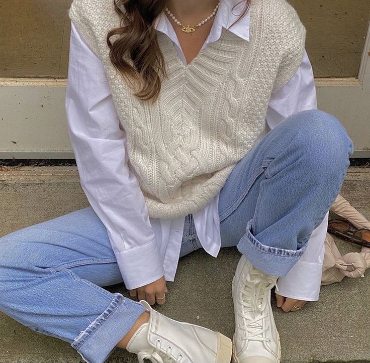 Gen Z Preppy Fashion, Women Comfortable Outfits, Classic Elegant Style Outfits, Layered Spring Outfits, Trendy Casual Outfits For Women, Spring Clothing Styles, Minimalist Lookbook, Ireland Fits, Brunch Looks