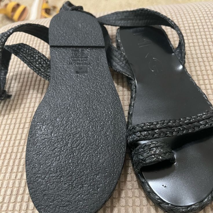 Never Worn Mango Mng Raffia Braided Sandals Size 40(9) Beach Black Sandals With Woven Detail, Casual Black Woven Sandals, Black Woven Sandals For Vacation, Black Closed Toe Straw Sandals, Black Straw Sandals For Beach, Vacation Black Straw Sandals, Black Casual Sandals With Woven Leather, Black Woven Sandals For Spring, Black Ankle Strap Sandals In Straw