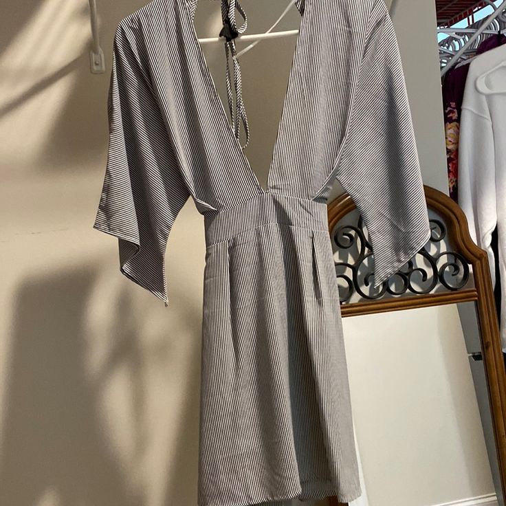 Nwt Navy/White Striped Kimono Style 3/4 Sleeve Mini Dress. Open Back, Tie Detail. Striped Kimono, Blue And Gold Dress, Sunny Dress, Button Shirt Dress, Black Lace Shorts, Boden Women, Dress Open Back, Bodysuit Dress, Casual Day Dresses