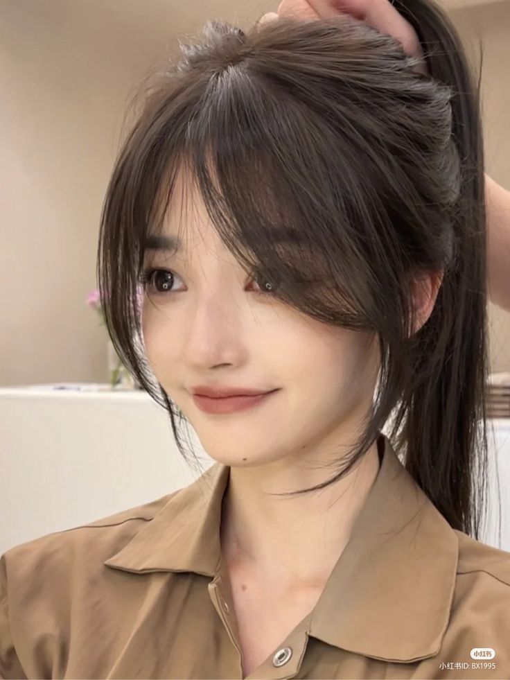 Pretty Hair Cuts, Hair Style Korea, Hair Inspiration Long, Layered Haircuts For Medium Hair, Bangs With Medium Hair, Hairstyles For Layered Hair, Hair Tutorials Easy, Haircuts For Medium Hair, Haircuts Straight Hair