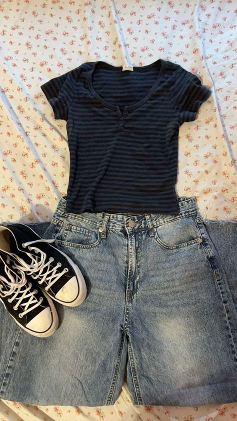 Cute Outfits 90s Aesthetic, Lazy Converse Outfit, Fall School Aesthetic Outfits, Outfit Inspo Aesthetic Vintage Fall, Knew High Converse Outfits, Converse Fits Aesthetic, Downtown Aesthetic Shoes, Downtown Fashion Aesthetic, Simple Downtown Outfits