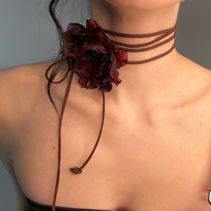 Flower Choker Necklace, Beautiful Chokers, Flower Choker, Chocker Necklace, Handmade Lace, Lace Up Sandals, Mode Inspo, Choker Necklaces, Jewelry Inspo