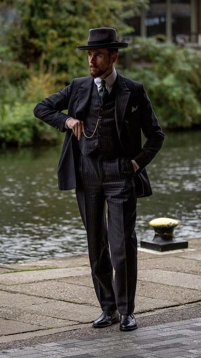 Old Gentleman Style, 1920s British Fashion, 40s Outfits Men, Modern Victorian Fashion Men, 1910s Aesthetic Men, Old Hollywood Outfits Men, Victorian Era Aesthetic Men, Mens 1920s Outfit, Dark Old Money Outfits