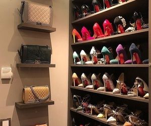 there are many shoes and purses on the shelves