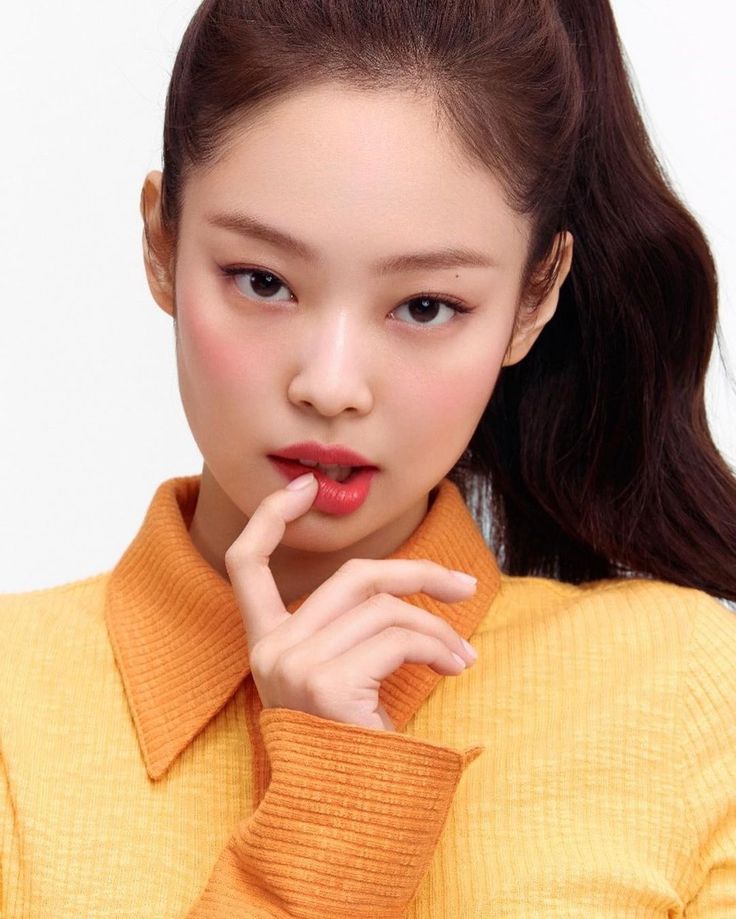 BLACKPINK LATINO on Twitter: "📸 JENNIE x HERA JENNIE FOR HERA CAMPAIGN #NewHERAWithJennie @BLACKPINK… " Jennie Hera Beauty, Jennie Hera, Blackpink Poster, Blackpink Blink, Jennie Kim Blackpink, Outfits 2022, Jennie Lisa, Jennie Kim, Blackpink Photos