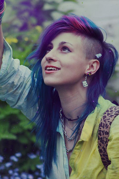 http://tototalschaden.tumblr.com/ Sry, that I look so bad on this pic, but I like how my hair looks like :’D Long Mohawk, Shaved Hairstyles, Half Shaved Hair, Half Shaved, Look Grunge, Multi Colored Hair, Nice Hair, Punk Hair, Emo Hair