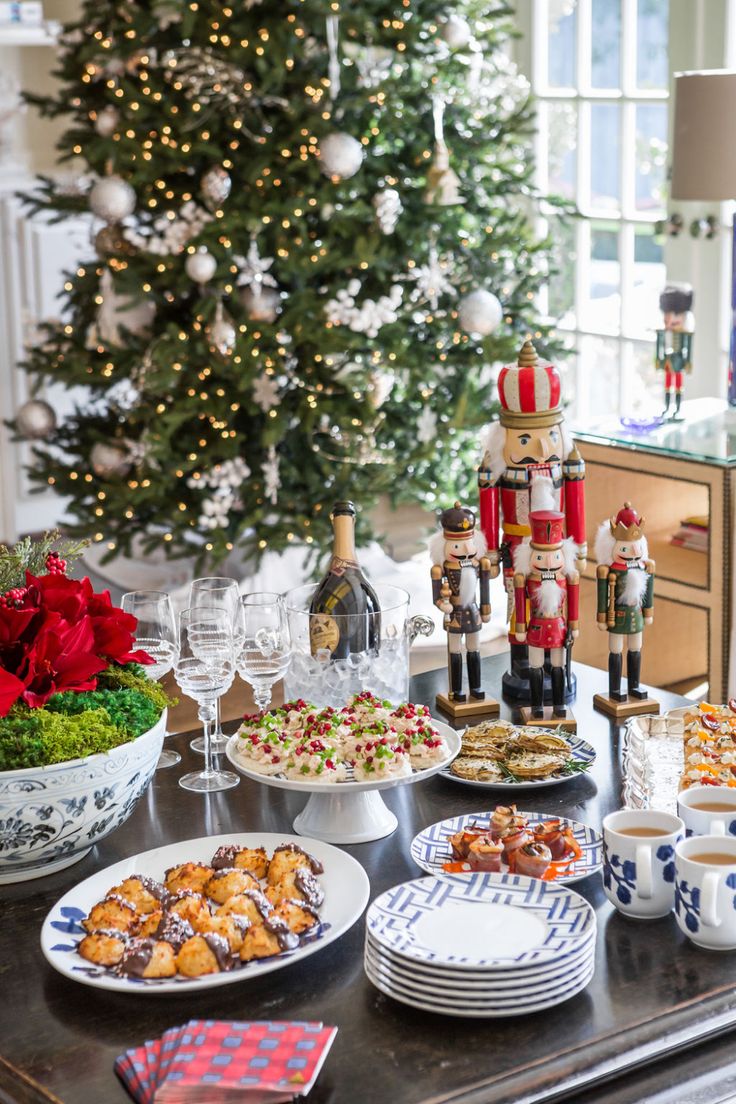 a christmas tree is decorated with nutcrackers and other holiday foods