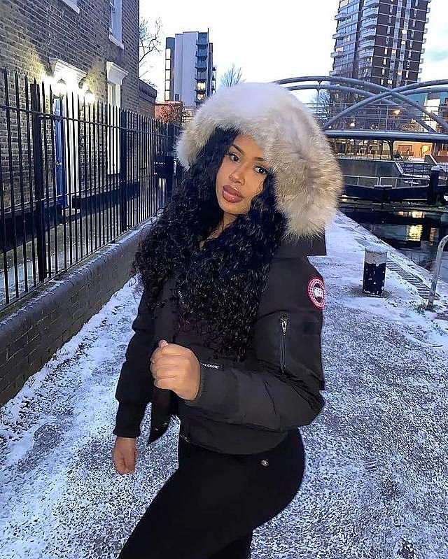 Canada Goose Women Outfits, Canada Goose Outfit, Canada Goose Women, Chic Tattoo, Drippy Outfit, Tramp Stamp, Stars Design, Rich Money, Beautiful Travel