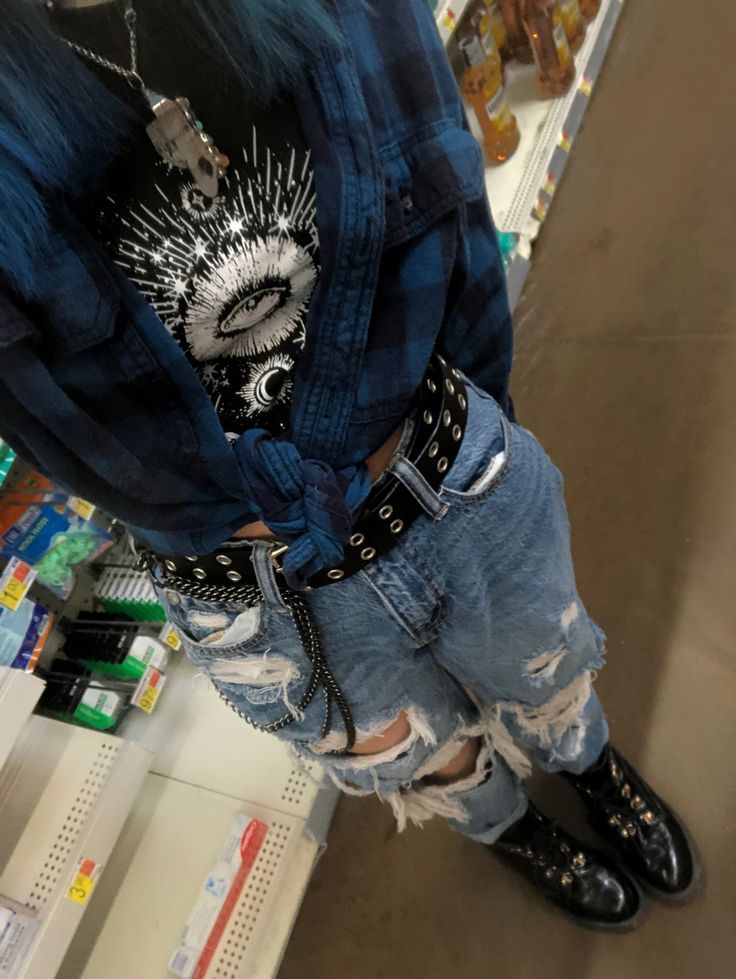 90s Skater Grunge Outfits, Cute Edgy Outfits Winter, Cute Edgy Outfits Summer, Grunge Baddie Outfits, Rock Girl Aesthetic Outfits, Grunge Outfit Ideas For School, Stile Grunge Outfit, Witchy Grunge Outfits, Female Grunge Outfits